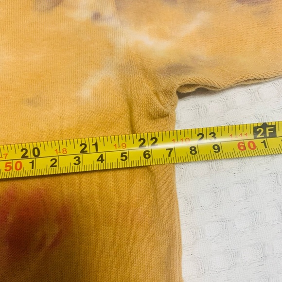 RARE OBEY tee featuring the brand’s iconic logo at the chest and back. Tie-dyed - Picture 8 of 10